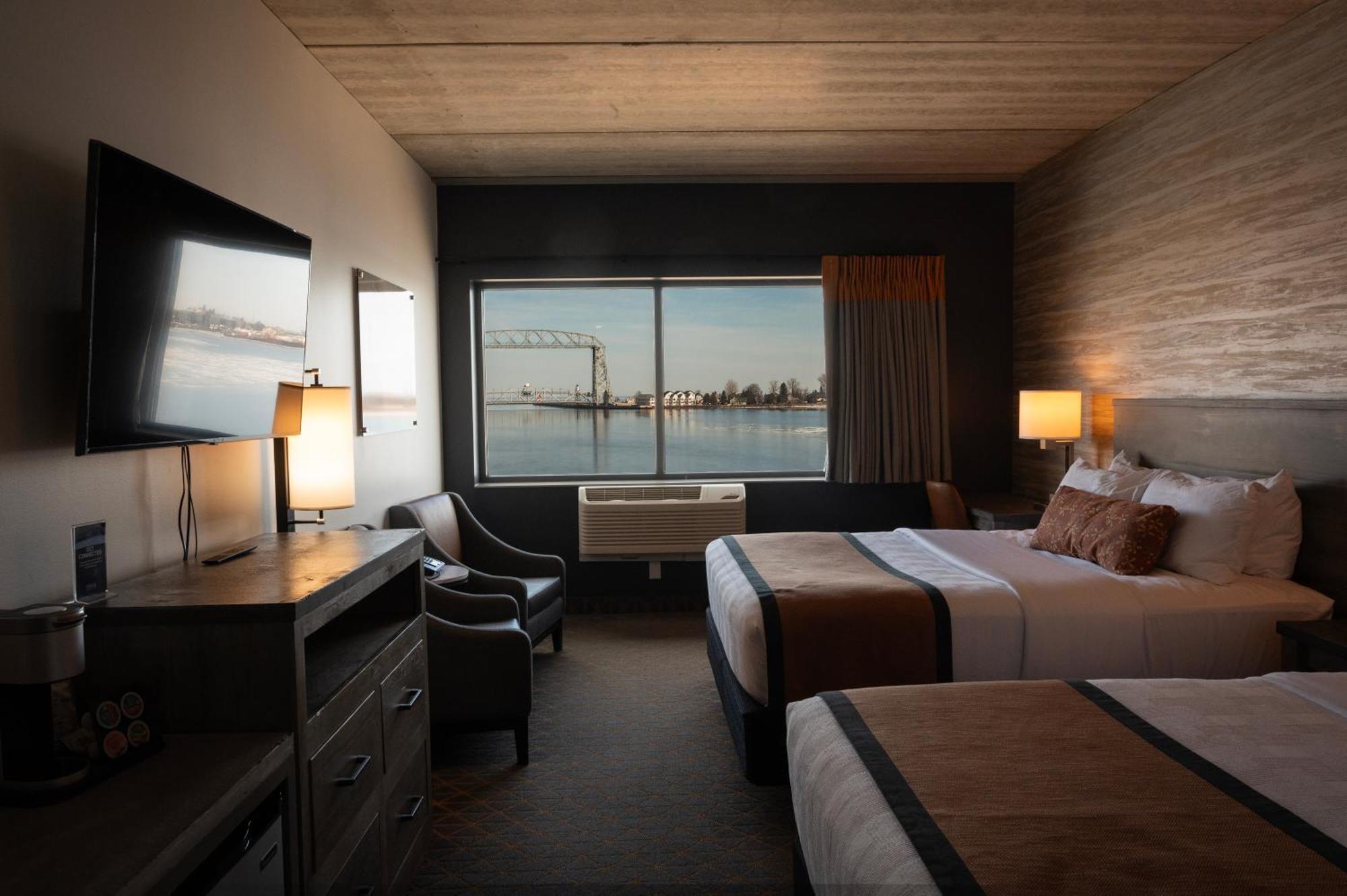 Pier B 5* Duluth